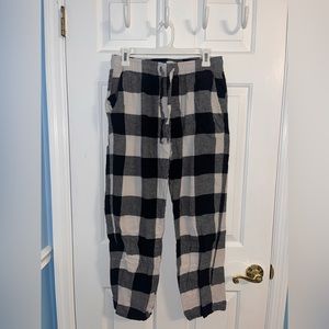 Old Navy plaid pajama pants, size medium